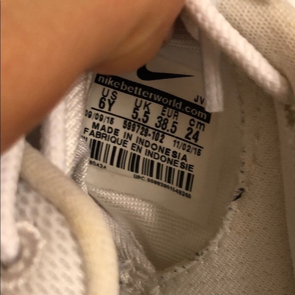 All White Nike Roshe Run - Picture 4 of 4